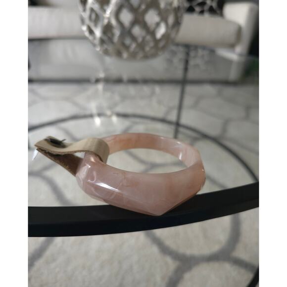 Anthropologie Nude Pink Lucite Bangle NWT - Picture 1 of 3